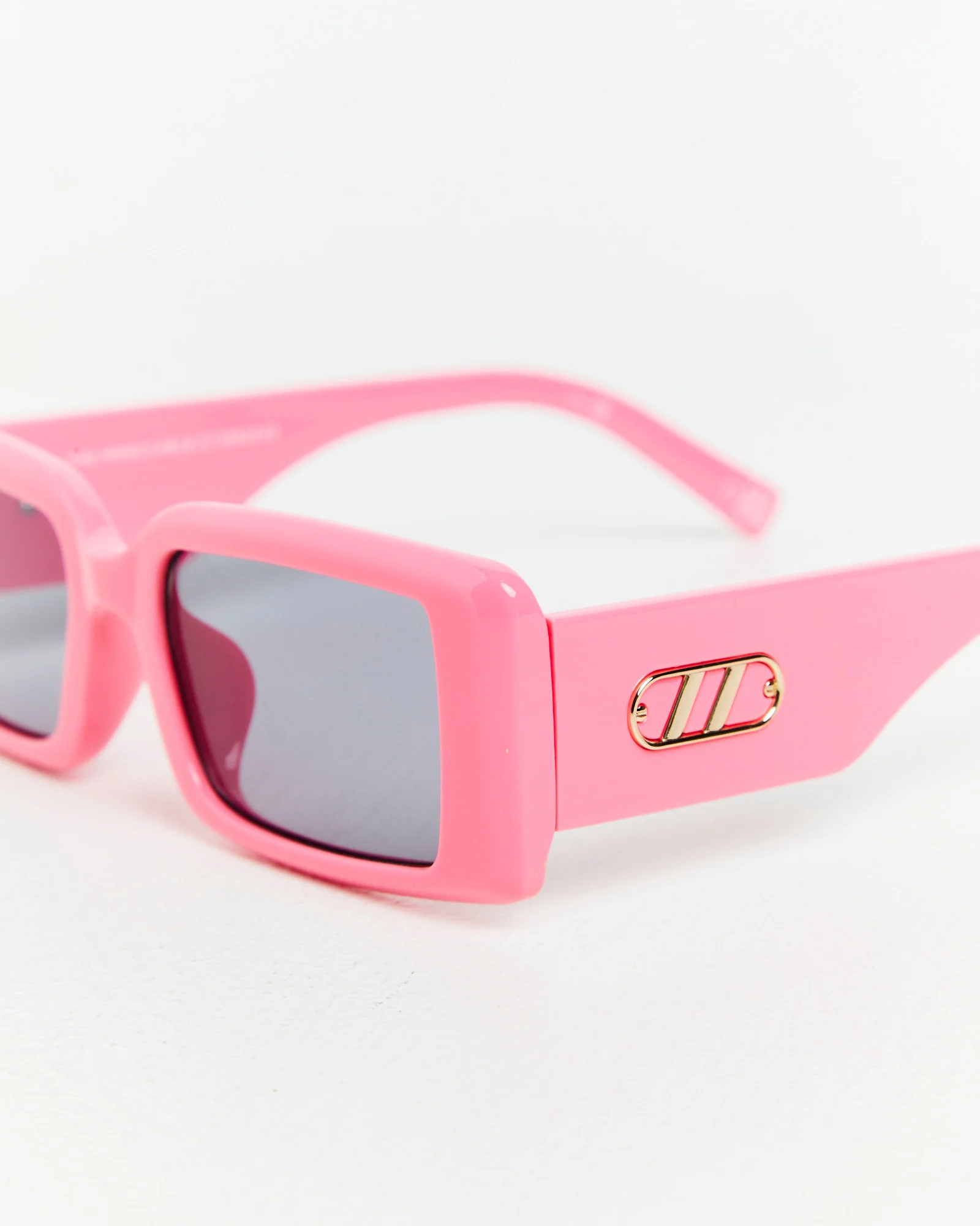 The Impeccable Solid Sunglasses Bubblegum Pink/Smoke Mono - Image 4