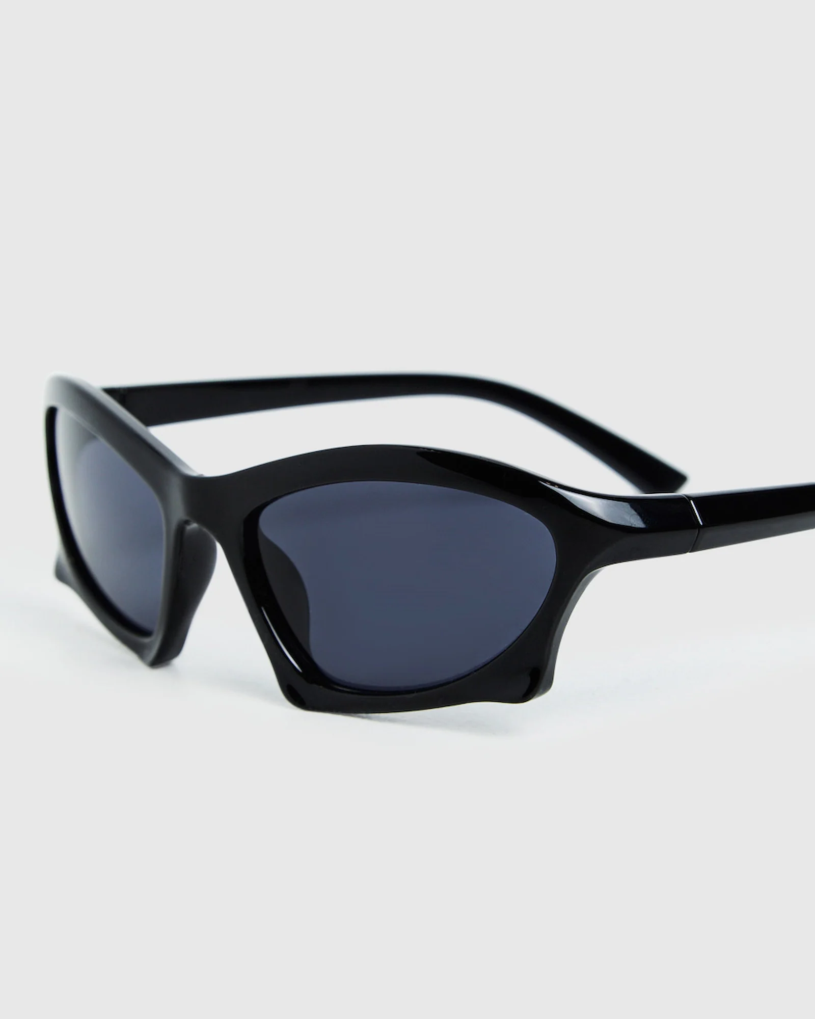 The Rush Sunglasses Black - Image 5