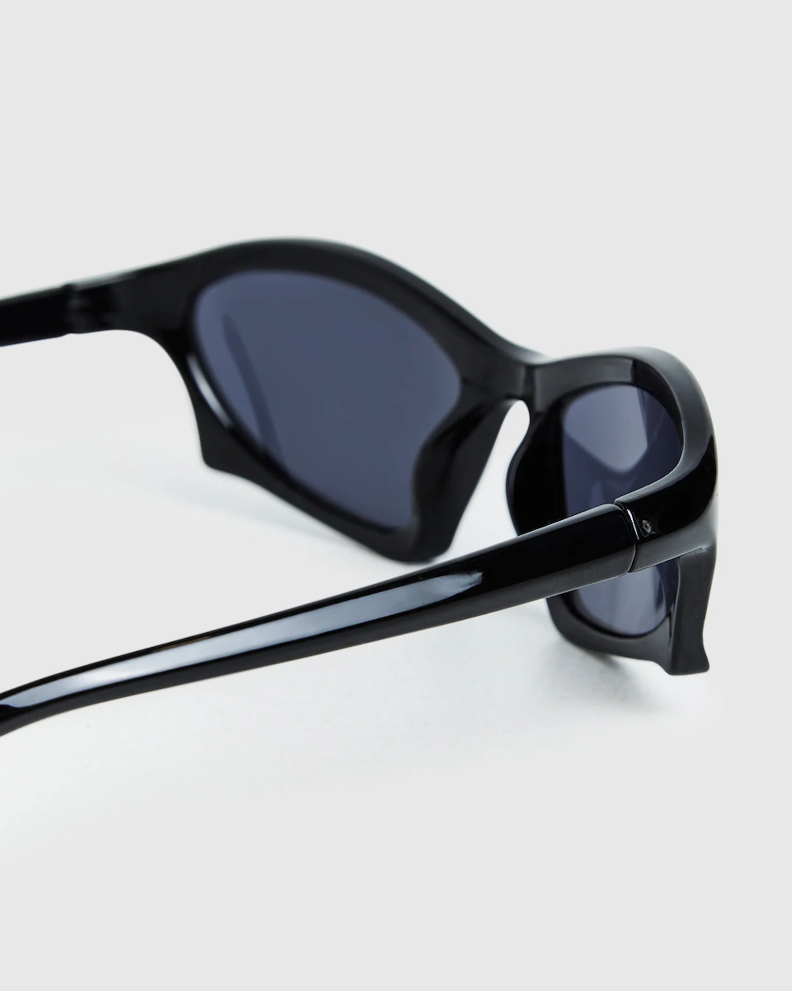 The Rush Sunglasses Black - Image 6