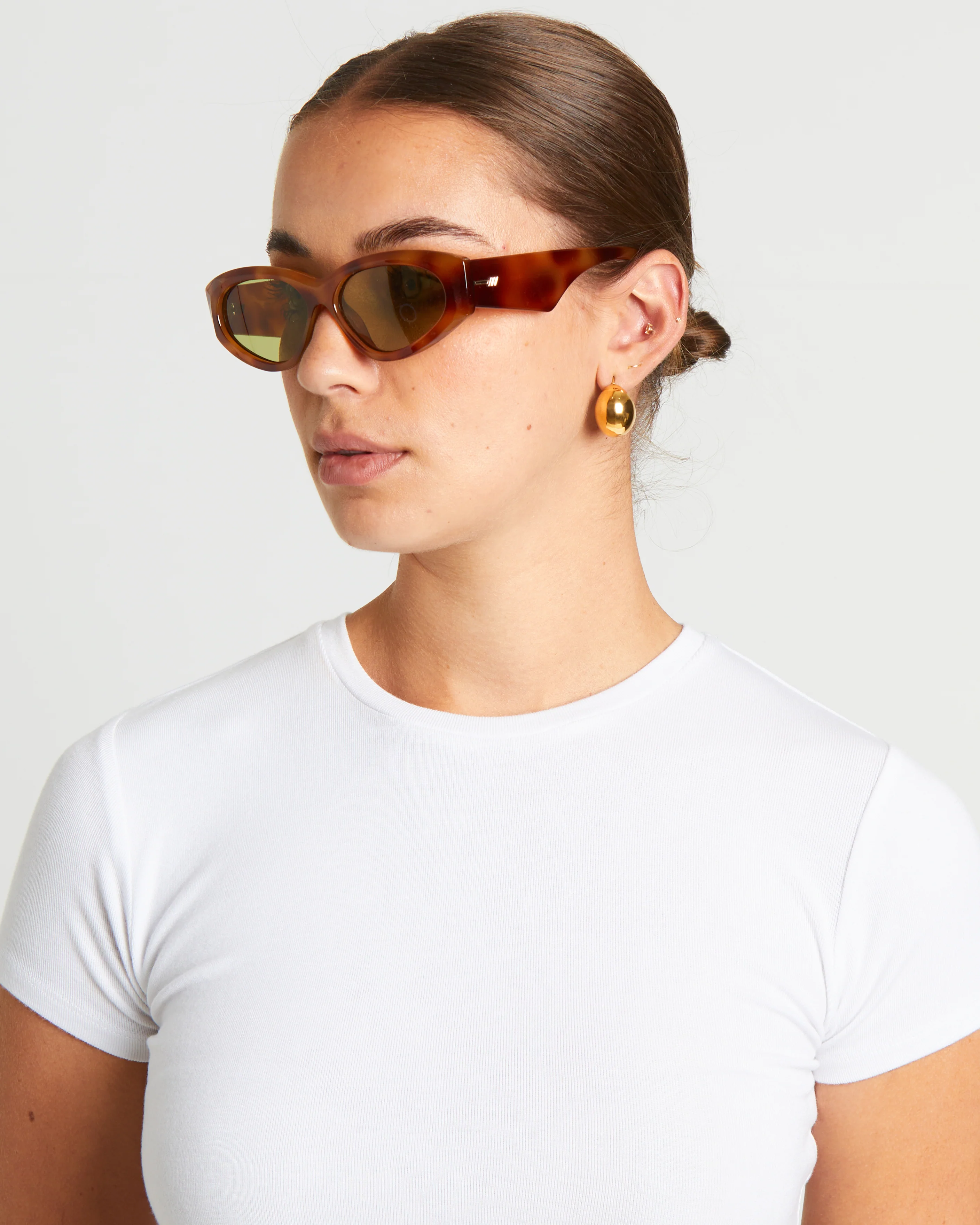 Under Wraps Sunglasses in Vintage Tort/Olive Mono - Image 2