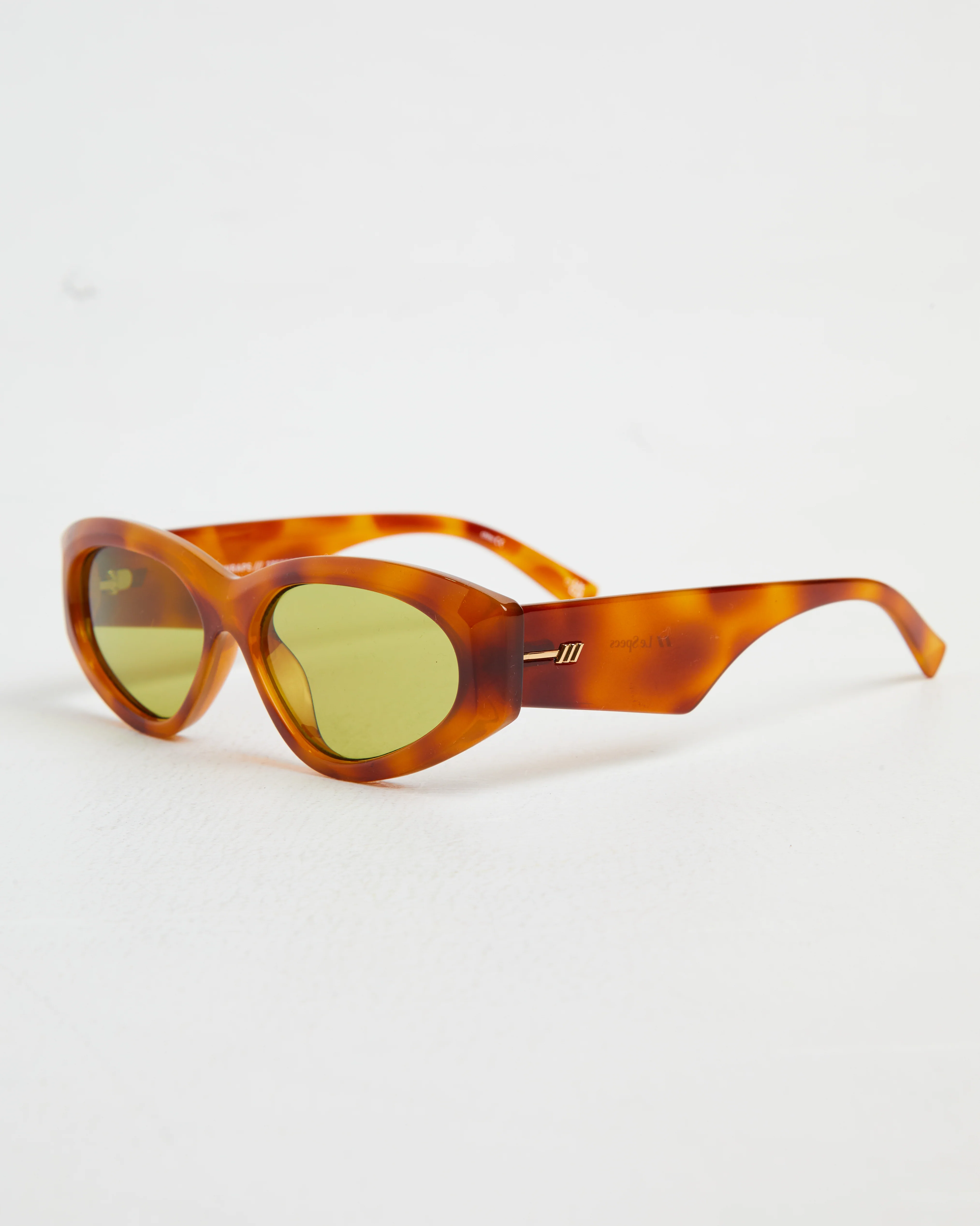 Under Wraps Sunglasses in Vintage Tort/Olive Mono - Image 6
