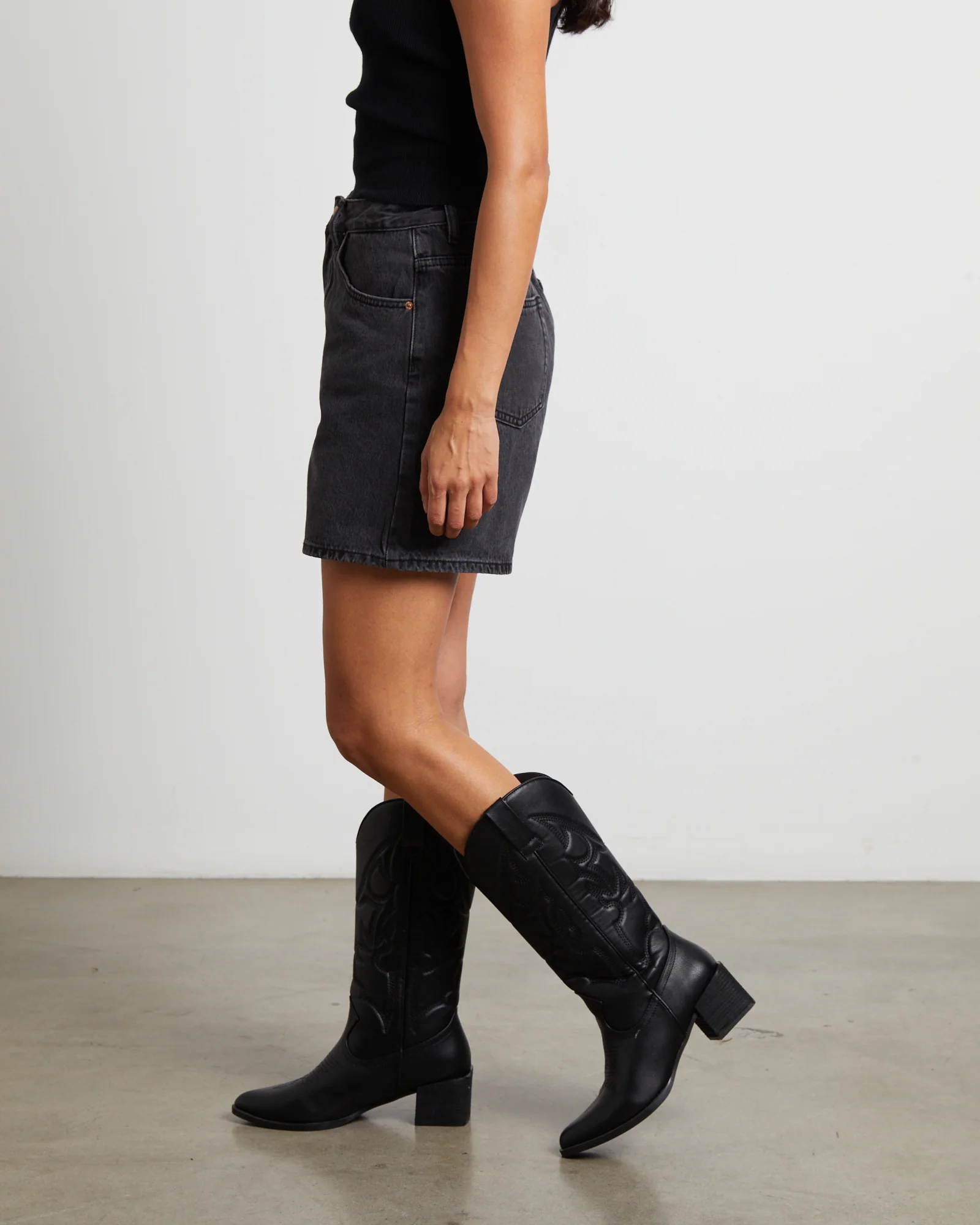 Vinnie Vintage Denim Shorts in Afters Black - Image 4