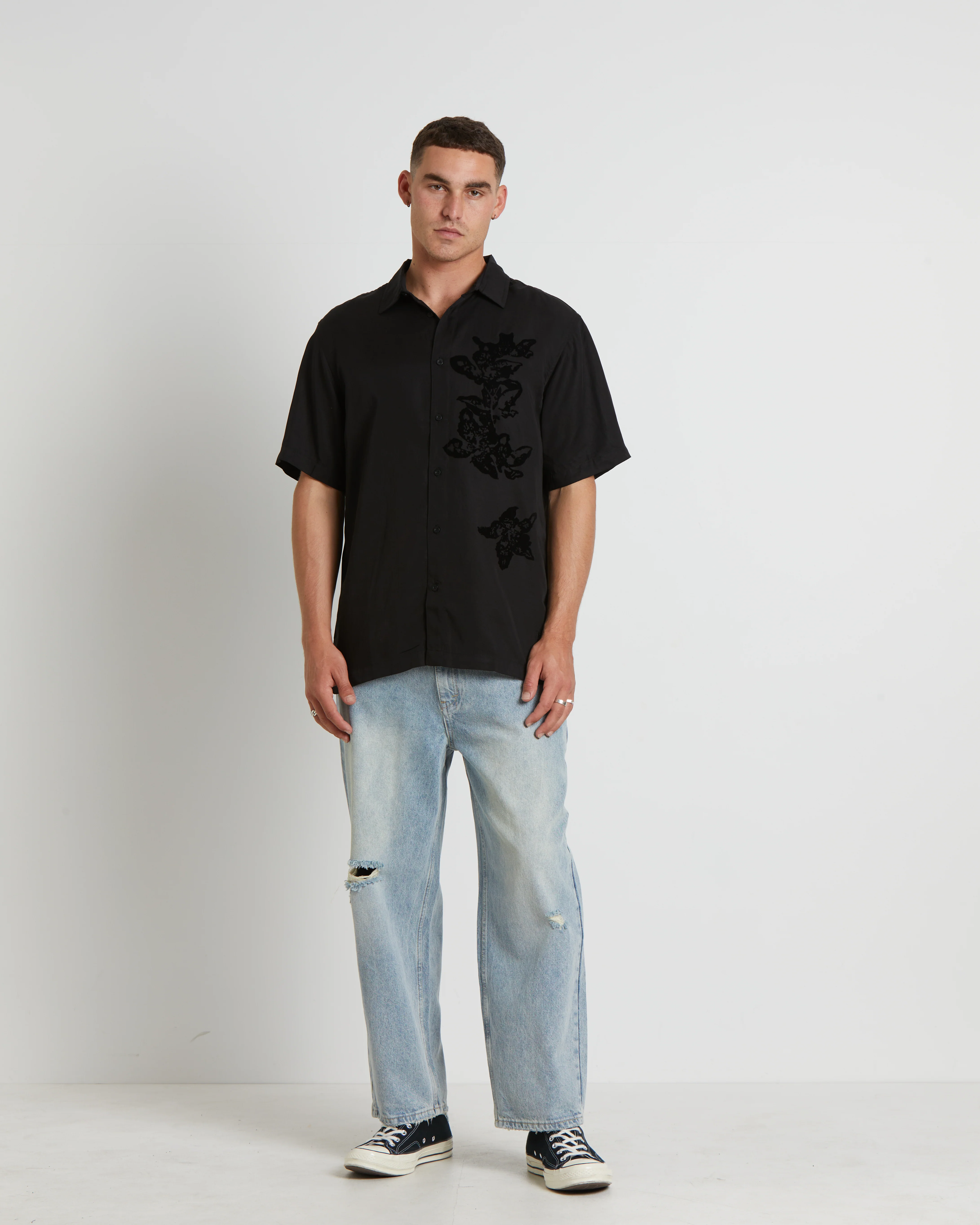 Vivian Lily Short Sleeve Shirt in Black - Image 3