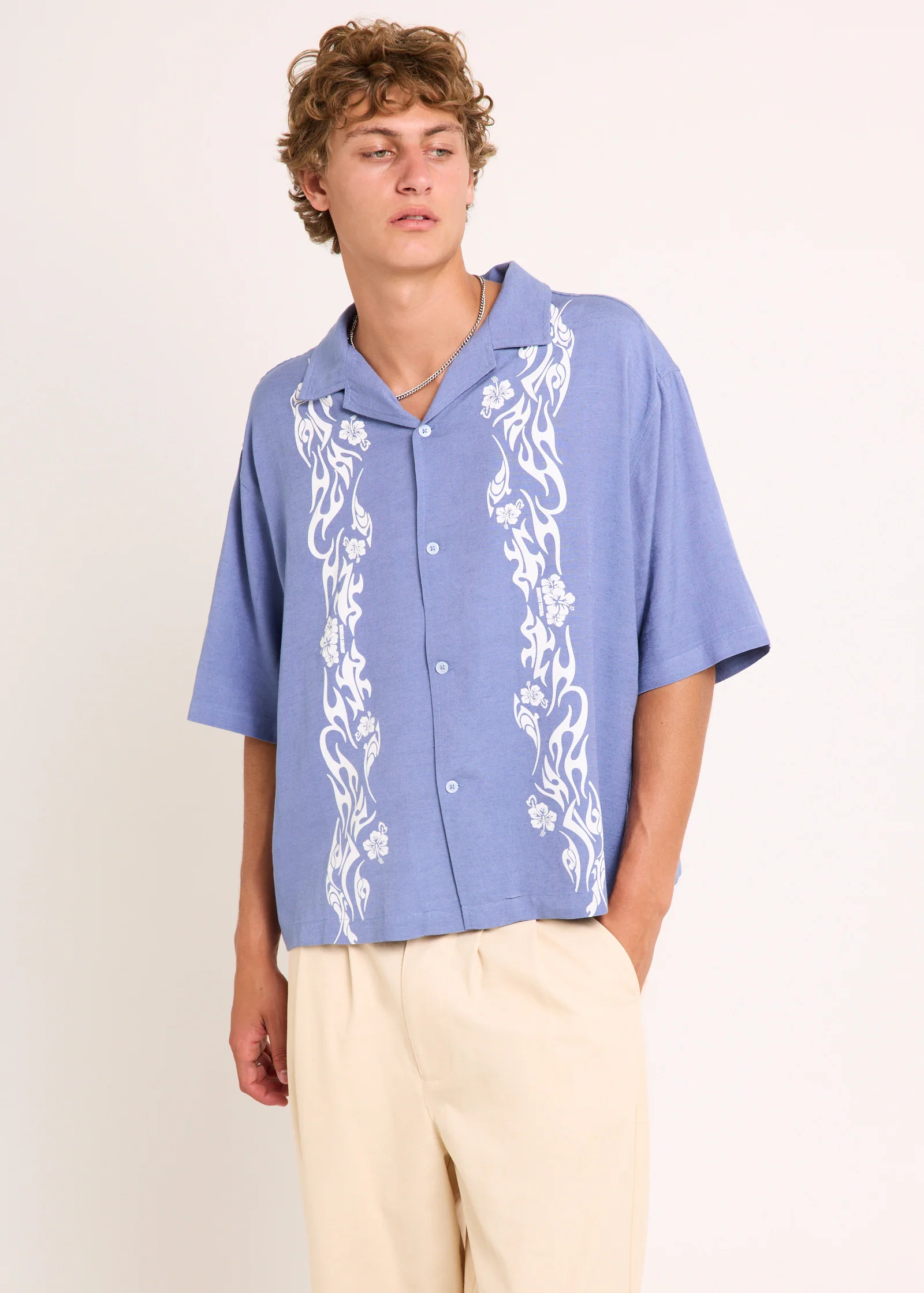 Wreath Resort Shirt - Image 2