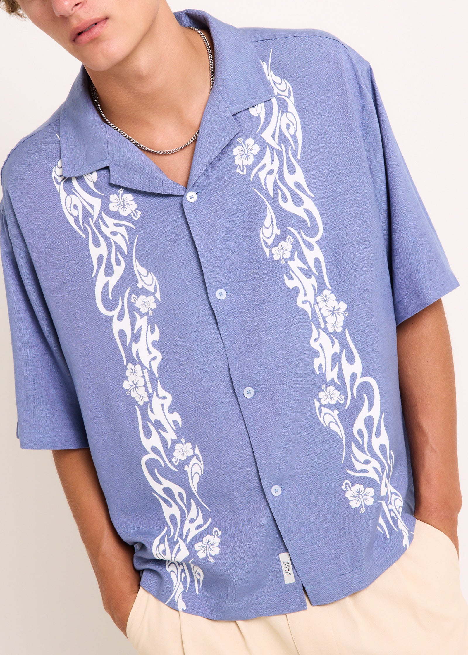 Wreath Resort Shirt - Image 5
