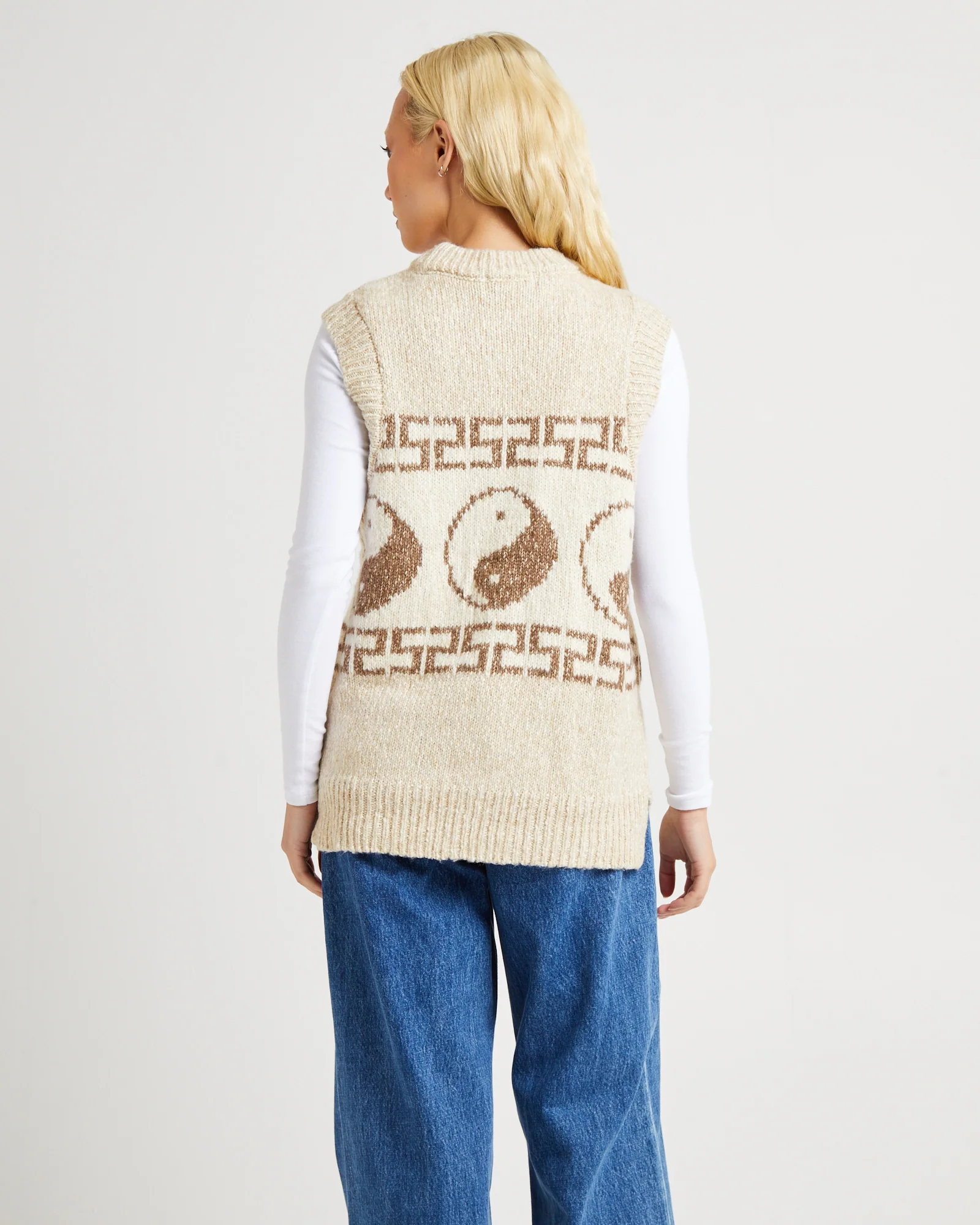 Yin & Yang Slouch Knot Vest Coco Sands - Image 2