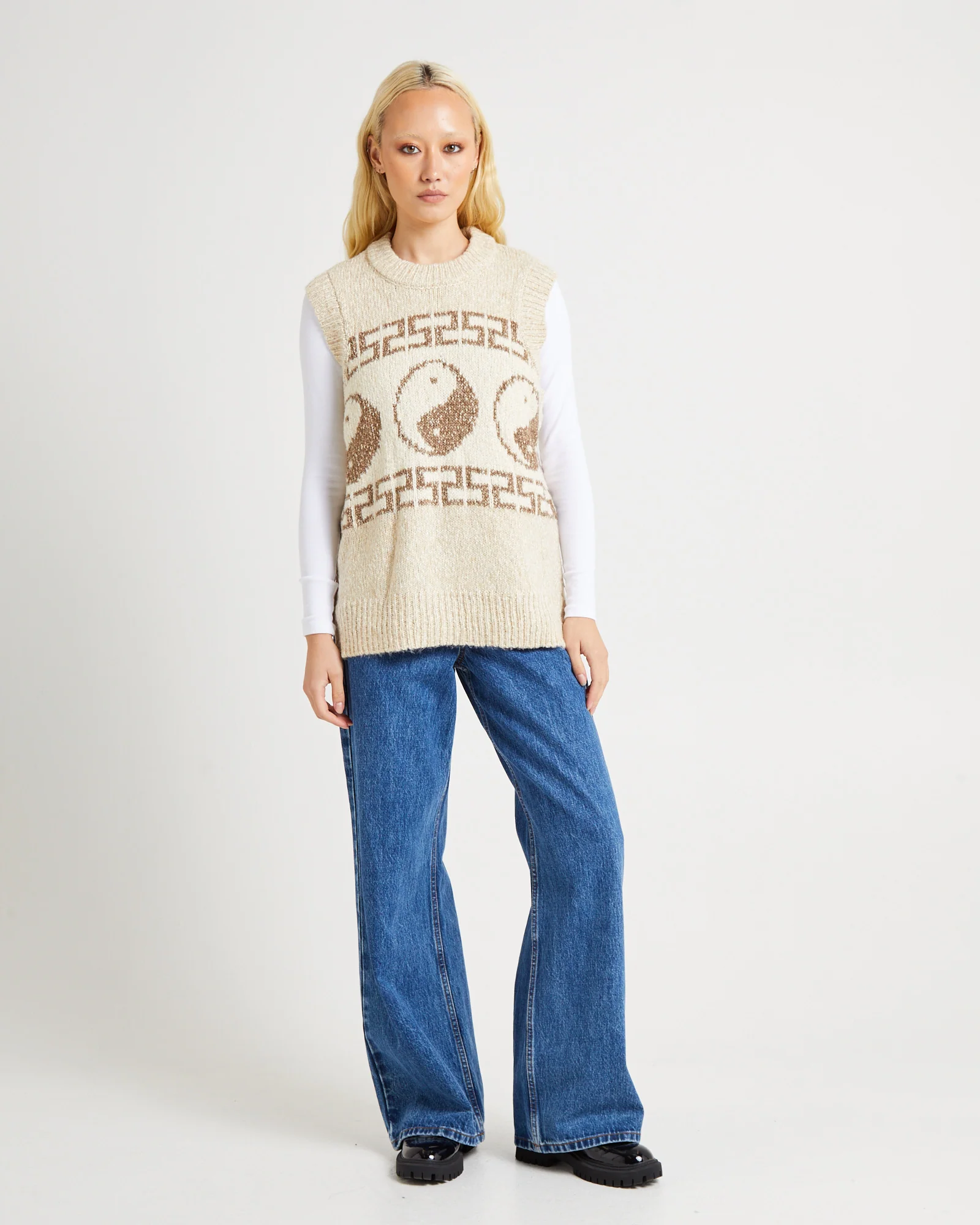 Yin & Yang Slouch Knot Vest Coco Sands - Image 3