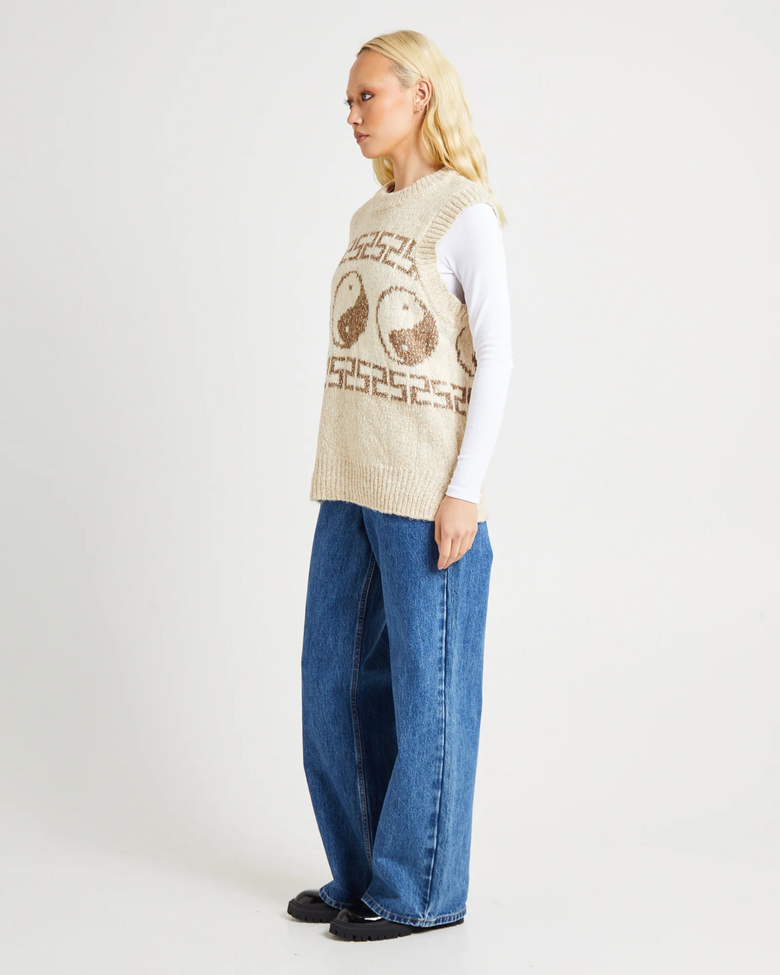 Yin & Yang Slouch Knot Vest Coco Sands - Image 4