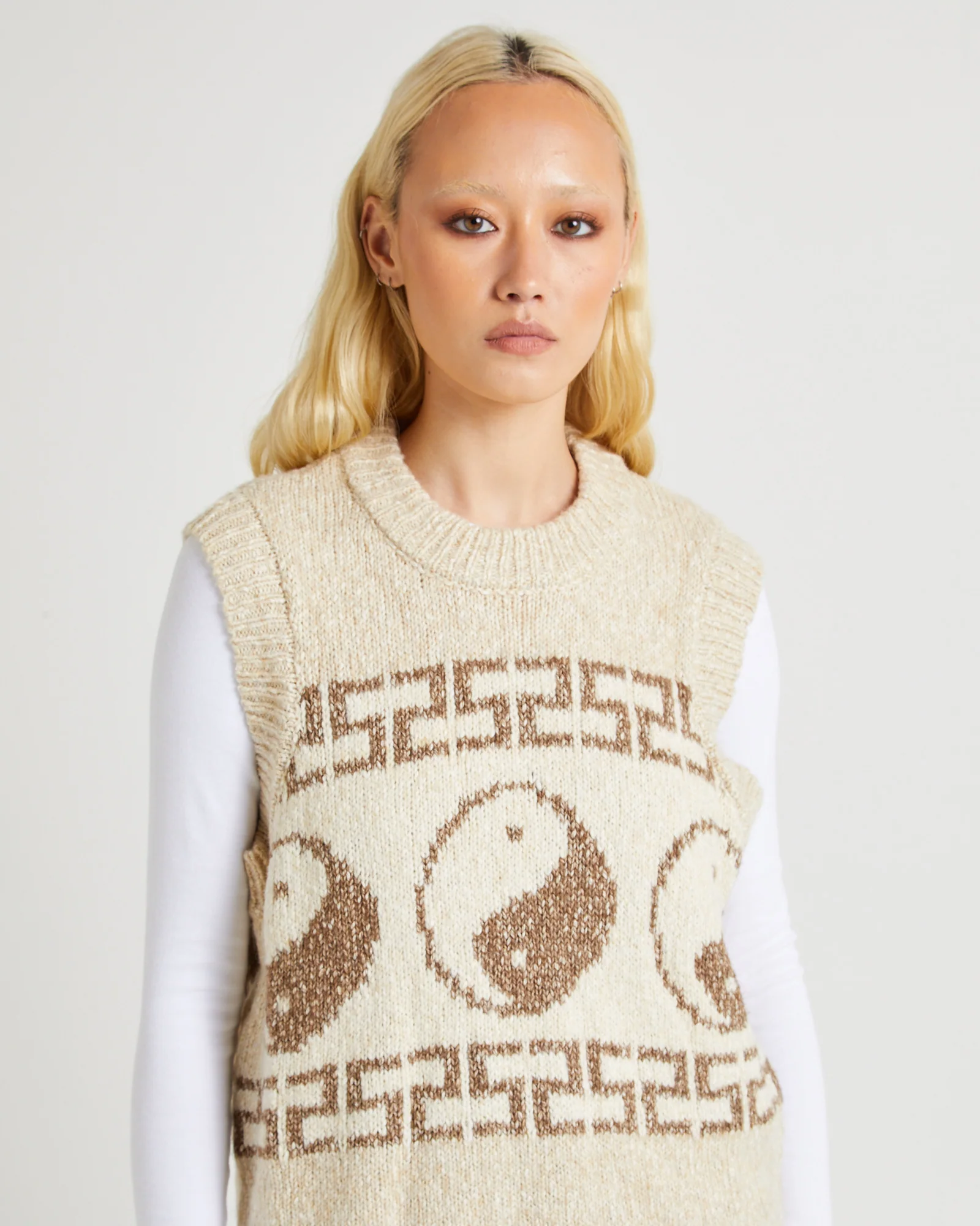 Yin & Yang Slouch Knot Vest Coco Sands - Image 5